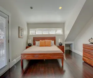 Photo 3 - Surfs Up Spacious Hood River Home - 30 Day Minimum Stay