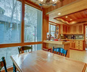 Photo 4 - 22 Rogue Home with Private Hot Tub, BBQ, and Game Room