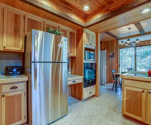 Photo 3 - 22 Rogue Home with Private Hot Tub, BBQ, and Game Room
