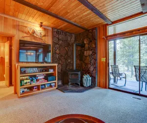 Photo 5 - 22 Rogue Home with Private Hot Tub, BBQ, and Game Room