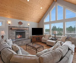 Photo 4 - Spacious Five Peaks Home with Soaking Tub and BBQ