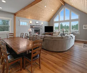 Photo 2 - Spacious Five Peaks Home with Soaking Tub and BBQ