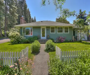 Photo 4 - Living Color Cottage