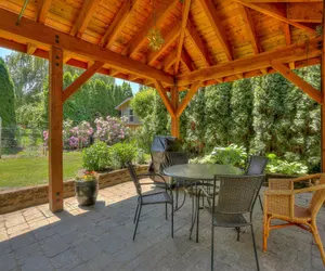 Photo 2 - Living Color Cottage