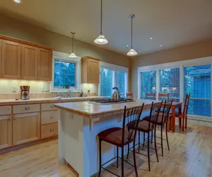 Photo 2 - Big Pine Home with Hot Tub Close to Deschutes River Trail