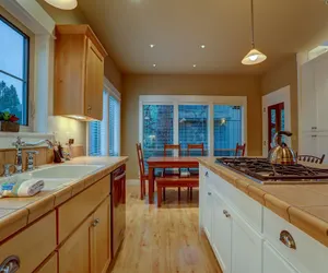Photo 5 - Big Pine Home with Hot Tub Close to Deschutes River Trail