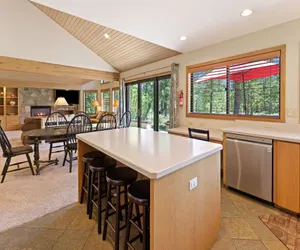 Photo 3 - 10 Tan Oak Home features Private Hot Tub and BBQ on the Deck