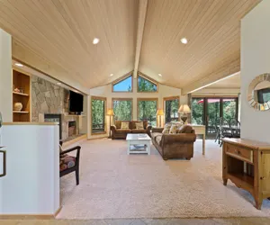 Photo 5 - 10 Tan Oak Home features Private Hot Tub and BBQ on the Deck