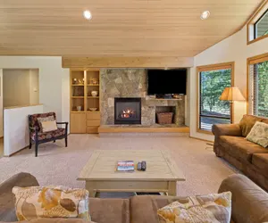 Photo 4 - 10 Tan Oak Home features Private Hot Tub and BBQ on the Deck