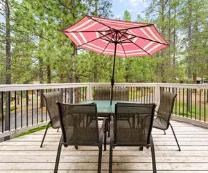 Photo 4 - 2 Quail Home Private Hot Tub, Steps from SHARC and short walk to the Sunriver Village