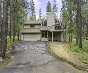Photo 5 - 2 Quail Home Private Hot Tub, Steps from SHARC and short walk to the Sunriver Village