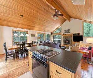 Photo 2 - 2 Quail Home Private Hot Tub, Steps from SHARC and short walk to the Sunriver Village