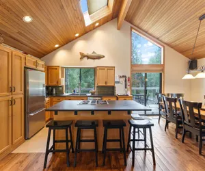Photo 3 - 2 Quail Home Private Hot Tub, Steps from SHARC and short walk to the Sunriver Village