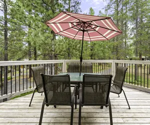 Photo 4 - 2 Quail Home Private Hot Tub, Steps from SHARC and short walk to the Sunriver Village