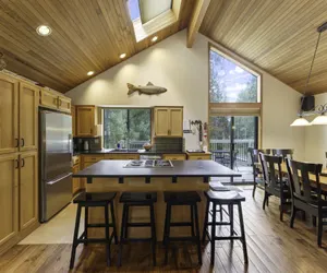 Photo 3 - 2 Quail Home Private Hot Tub, Steps from SHARC and short walk to the Sunriver Village