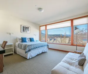 Photo 3 - ALOFT Airy Design Townhouse with Columbia River View