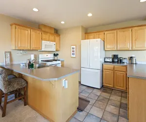 Photo 5 - Quiet River Spacious Hood River Home - 30 Day Minimum!