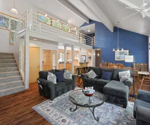 Photo 5 - 1 Colonial Private Family Vacation Home features Bikes to Explore Sunriver
