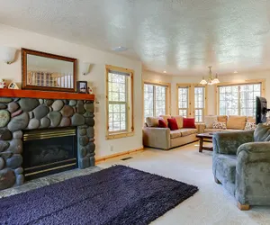 Photo 3 - 3 Mt Baker Peaceful Lodge Style Home with Private Hot Tub and BBQ on the Patio