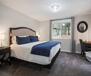 Photo 2 - 2 Killdeer Home features Private Hot Tub and Bikes to Explore Sunriver