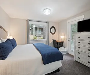 Photo 3 - 2 Killdeer Home features Private Hot Tub and Bikes to Explore Sunriver