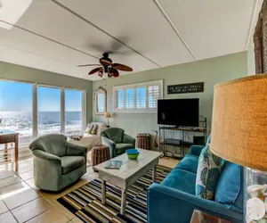 Photo 2 - End Unit Oceanside Condo with Spectacular Ocean View from Living Area