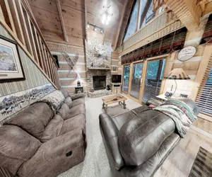 Photo 4 - Streamsong Secluded Creek View Cabin with Hot Tub and Pool Table
