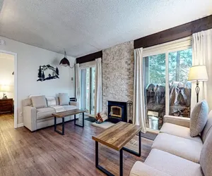 Photo 5 - Hidden Valley 37 Cozy Cabin with Great Complex Amenities Walk to the Village