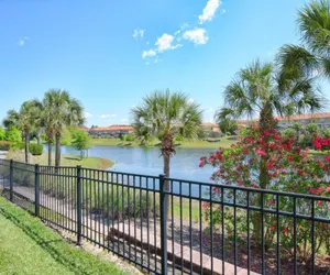 Photo 4 - RESORT COMMUNITY, LAKE VIEW, FREE WIFI, MODERN DECOR, PRIVATE SPLASH POOL!!