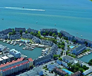 Photo 2 - Harbour Island 79J