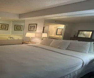 Photo 4 - 409 Riverside 1-Bedroom Condo