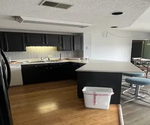 Photo 3 - City View 611 3BD Condo with Jacuzzi Tub and Fireplace