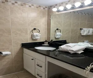 Photo 4 - Newly Renovated 102 2BD Condo with Riverview Balcony