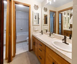 Photo 2 - Plaza Condo With Mtn View - Sleeps 6!