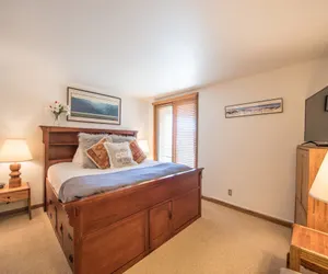 Photo 5 - Recently Updated Plaza Condo - No Cleaning Fee!