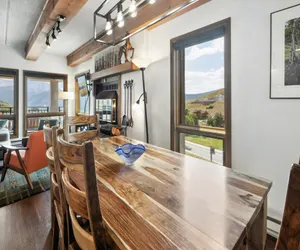 Photo 3 - Spacious & Updated Plaza Condo - No Cleaning Fee!