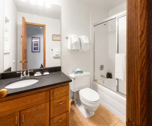 Photo 4 - Spacious & Updated Plaza Condo - No Cleaning Fee!