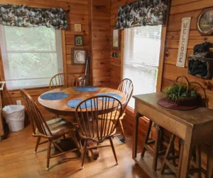 Photo 4 - Bearfoot Landing - Rustic 2 Bedroom Cabin with Hot Tub