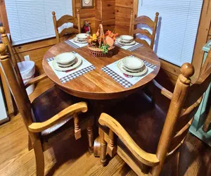 Photo 4 - Bearfoot Landing - Rustic 2 Bedroom Cabin with Hot Tub