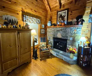 Photo 3 - Bearfoot Landing - Rustic 2 Bedroom Cabin with Hot Tub
