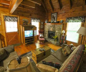 Photo 2 - Bearfoot Landing - Rustic 2 Bedroom Cabin with Hot Tub