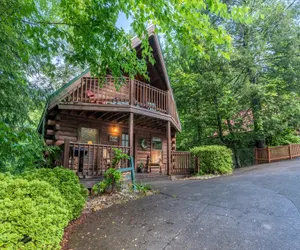 Photo 4 - Bearfoot Landing - Rustic 2 Bedroom Cabin with Hot Tub