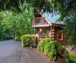 Photo 2 - Bearfoot Landing - Rustic 2 Bedroom Cabin with Hot Tub