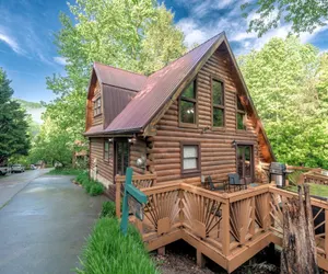 Photo 2 - The Cub House - Rustic 2 Bedroom Cabin Near Great Smoky Arts & Crafts Community