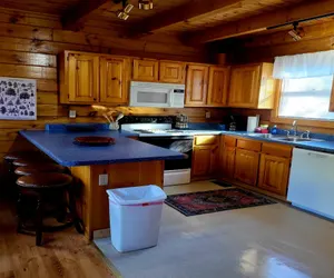 Photo 5 - The Cub House - Rustic 2 Bedroom Cabin Near Great Smoky Arts & Crafts Community