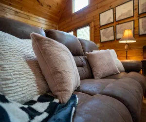 Photo 5 - The Cub House - Rustic 2 Bedroom Cabin Near Great Smoky Arts & Crafts Community
