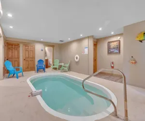 Photo 2 - Splash Mountain Lodge Chalet with Multi Arcade Game and Pool Table