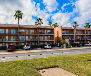 Photo 3 - 2 bedroom condo with hot tub!