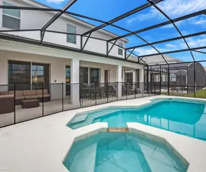 Photo 4 - 10 bedroom villa with hot tub!