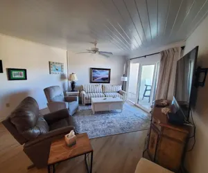 Photo 3 - Island House F232